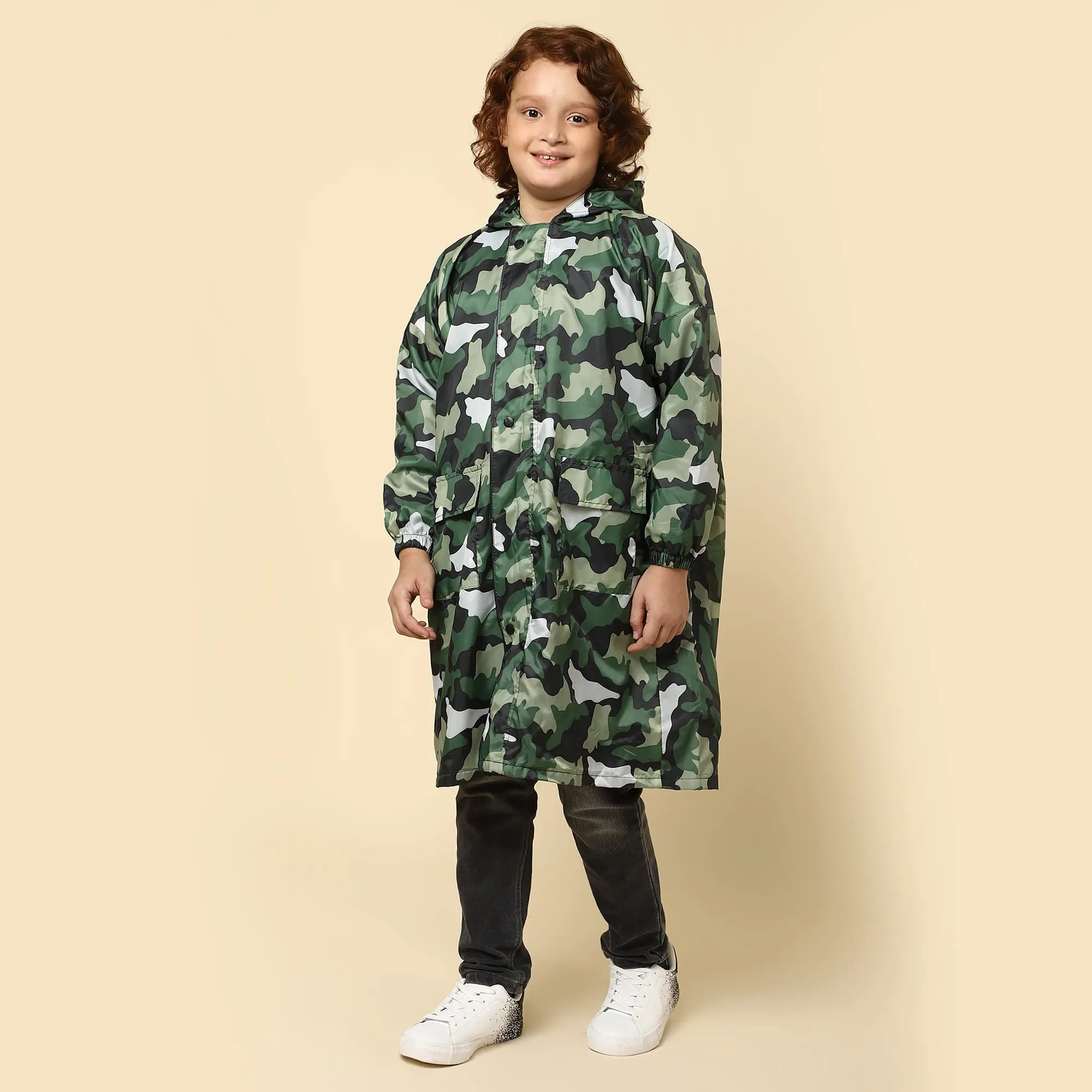 THE CLOWNFISH Cannon Series Kids Waterproof Nylon Double Coating Reversible Longcoat with Hood and Reflector Logo at Back. Printed Plastic Pouch. Kid Age-10-11 years (Green Camo)